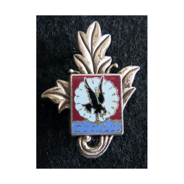 11° DP SRI : insigne métallique de la section ravitaillement de l’Intendance 11° division parachutiste Drago G. 2395