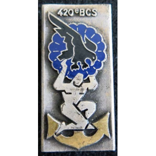 420° BCS : insigne métallique du 420° bataillon de commandement et de soutien de fabrication Drago G. 2324