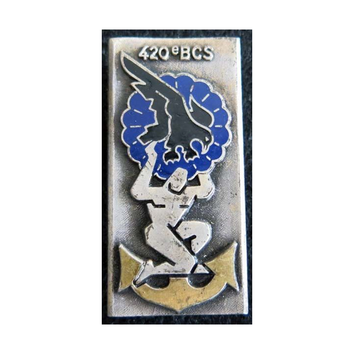 420° BCS : insigne métallique du 420° bataillon de commandement et de soutien de fabrication Drago G. 2324