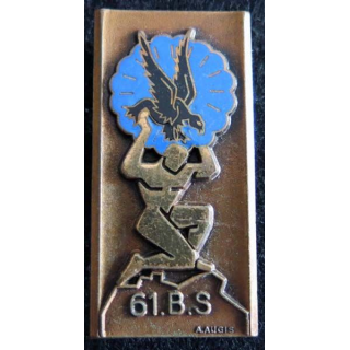 61° BS : Insigne métallique du 61° bataillon des services fabrication Augis G. 2065 en émail