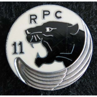 11° RPC : insigne métallique du 11° régiment parachutiste de choc de fabrication Balme G. 3324