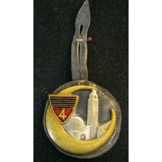 4° régiment de chasseurs d'Afrique présentant une mosquée