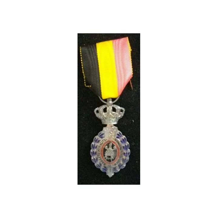 BELGIQUE : médaille du travail 2° classe dans sa boite