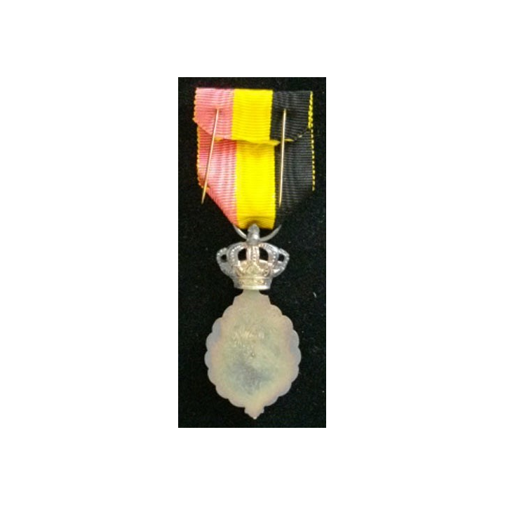 BELGIQUE : médaille du travail 2° classe dans sa boite