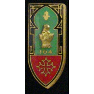 104° BG : insigne du 104° Bataillon du génie en émail de fabrication Drago
