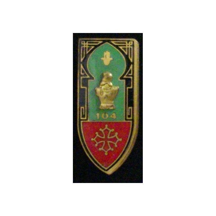 104° BG : insigne du 104° Bataillon du génie en émail de fabrication Drago