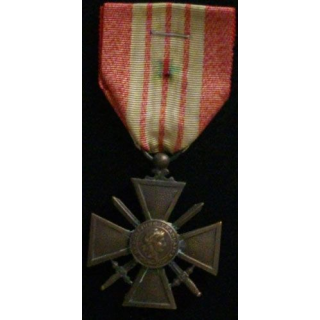 FRANCE : Croix de guerre 1939 avec un ruban défraîchi