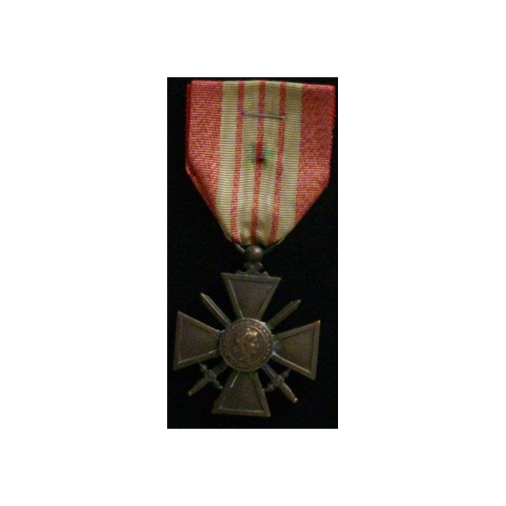 FRANCE : Croix de guerre 1939 avec un ruban défraîchi