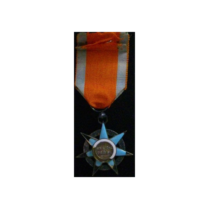 FRANCE : médaille de chevalier de l'Ordre du Mérite Social comprenant de gros défauts d'émail