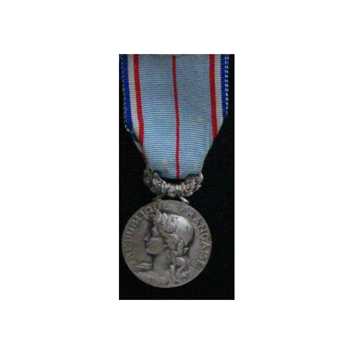 FRANCE : MÉDAILLE DU GRAND PRIX HUMANITAIRE DE FRANCE