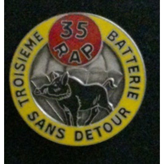 35° RAP : insigne de la 3° batterie du 35° régiment d'artillerie parachutiste sans détour de fabrication Ségalen 1989 en émail