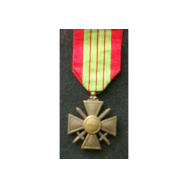FRANCE : Croix de guerre 1939 avec un ruban portant une palme en bronze
