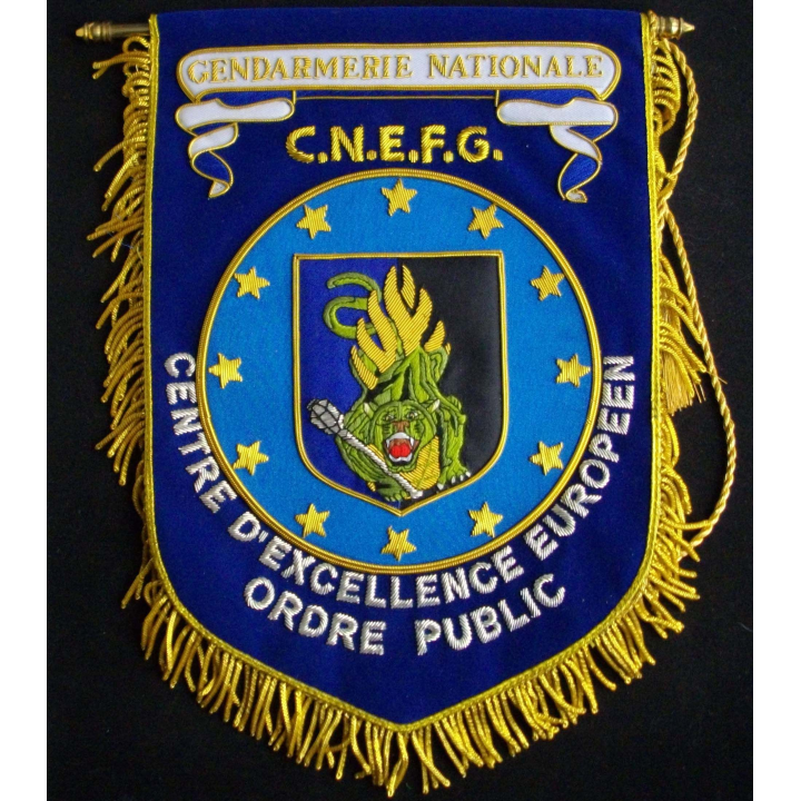 Fanion du C.N.E.F.G. centre d'excellence européen ordre public