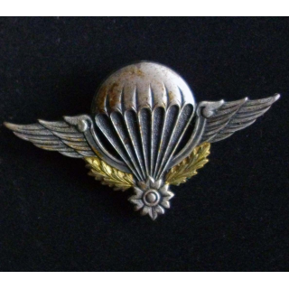 Insigne du brevet parachutiste du Cambodge de fabrication Drago