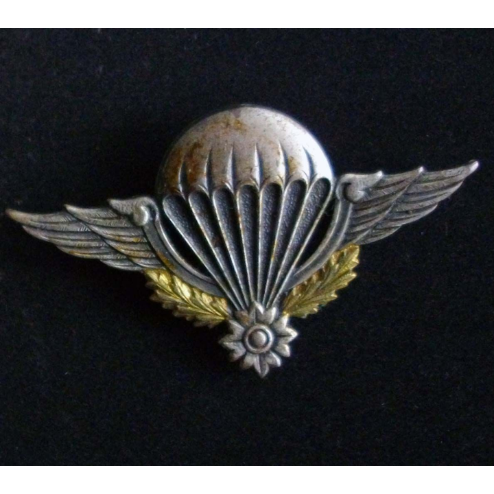 Insigne du brevet parachutiste du Cambodge de fabrication Drago