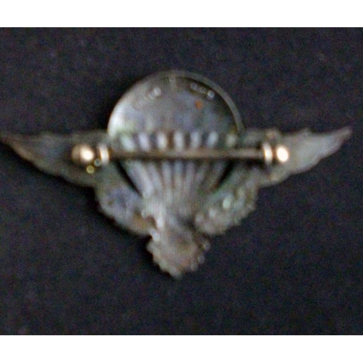 Insigne du brevet parachutiste du Cambodge de fabrication Drago