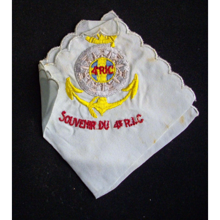 Mouchoir brodé en souvenir du 4° régiment d'infanterie colonial