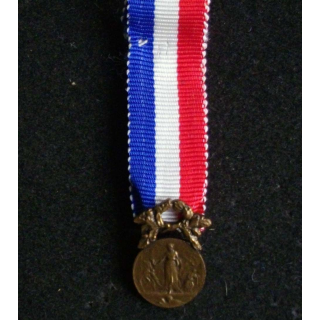 Médaille miniature d'acte de courage et dévouement en bronze