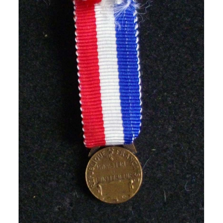 Médaille miniature d'acte de courage et dévouement en bronze