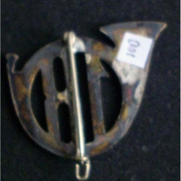 insigne métallique de béret du 18° régiment de chasseur
