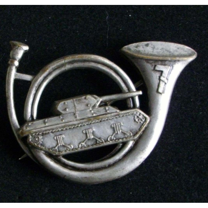 insigne métallique de béret du 7° régiment de chasseurs d'Afrique