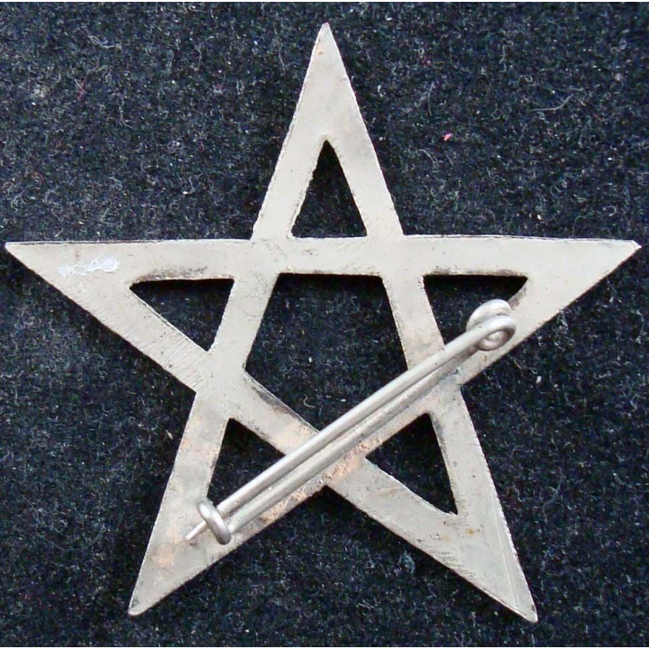 Insigne de béret du bataillon Muong en chrome de fabrication locale