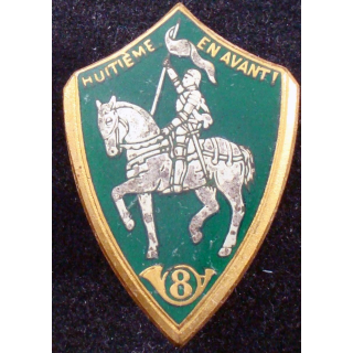 8° régiment de chasseurs de fabrication Drago en émail vert foncé