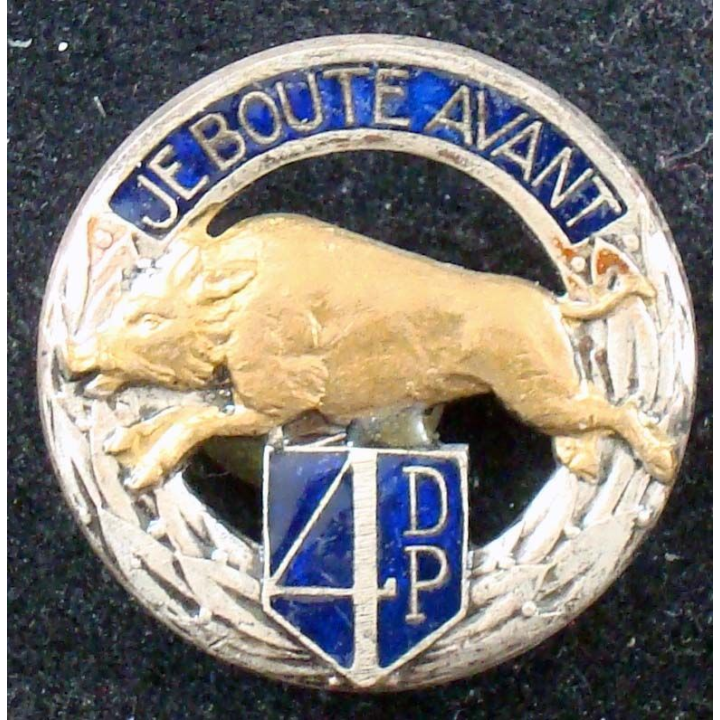 Insigne métallique du 4° régiment de dragons portés en émail bleu