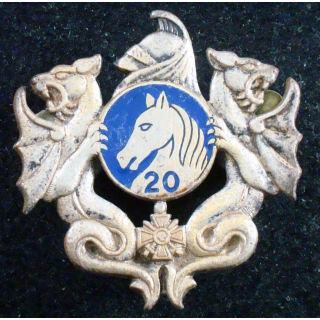 insigne du 20° régiment de dragons de fabrication Drago Paris en émail