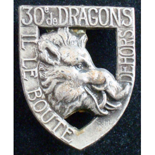 Insigne métallique du 30° régiment de dragons de fabrication Drago