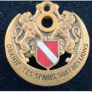 Insigne métallique du 8° régiment de spahis algériens Drago en émail