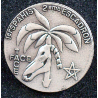 Insigne du 2° escadron du 1° régiment de spahis de fabrication FIA