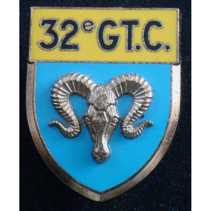 Insigne métallique du 32° groupement de camp Delsart Sens G. 2092