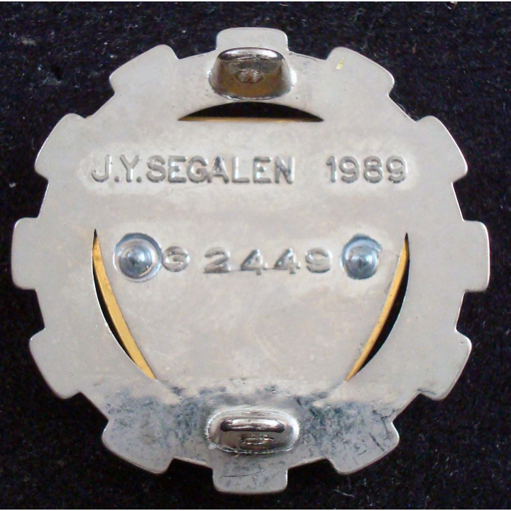 Insigne du 135° régiment du train fabrication Ségalen G. 2449.
