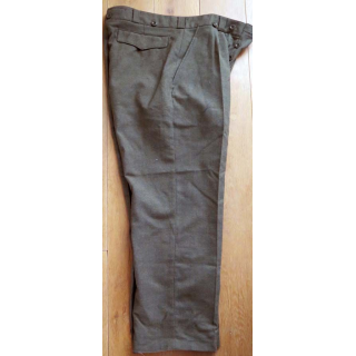 Ce pantalon modèle 1945 / 1952 en laine de taille 40 est sans marquage