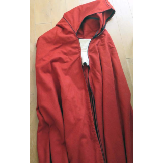 Ensemble de deux burnous, burnous blanc et burnous rouge