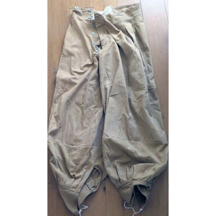 Pantalon toile “bouffant” de taille de 84 XL