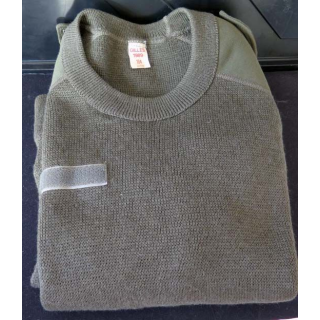 pull militaire année 1989 et taille 104
