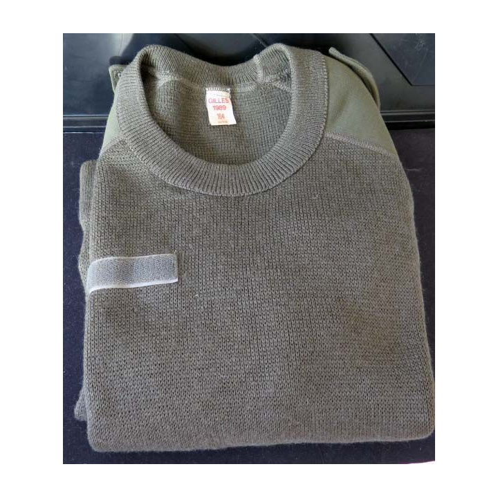 pull militaire année 1989 et taille 104
