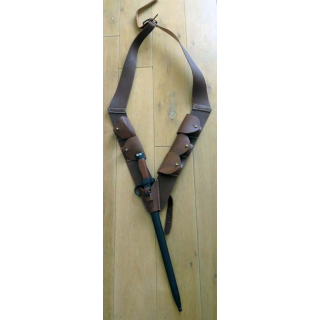 Ensemble cartouchière et ceinturon marron et baïonnette