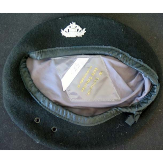 béret noir de pompier allemand de taille 57 avec son insigne