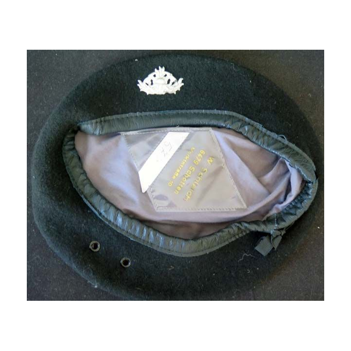 béret noir de pompier allemand de taille 57 avec son insigne
