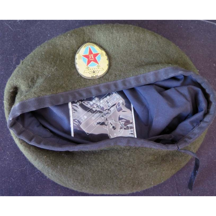 béret vert olive de la république de Chine avec son insigne