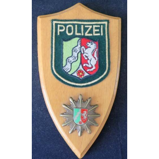 insigne de la Police allemande tissu et métal sur écu de bois