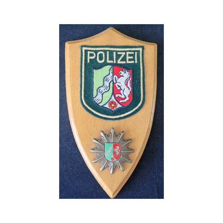 insigne de la Police allemande tissu et métal sur écu de bois