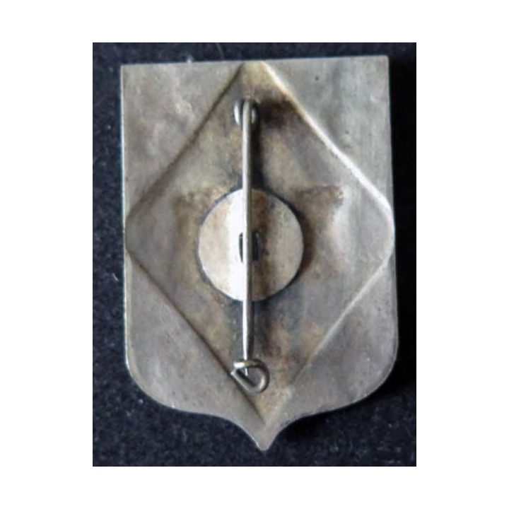101° division d'infanterie de forteresse en métal