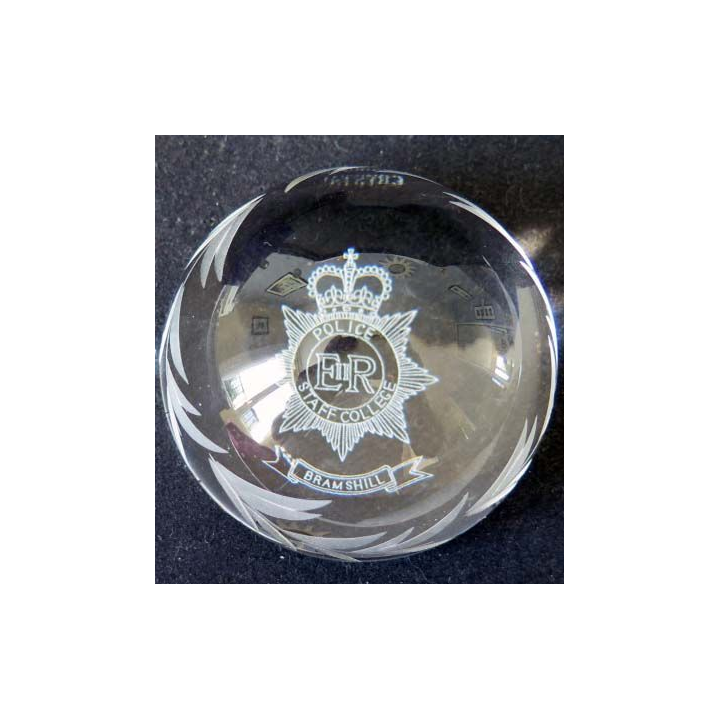 presse papier en cristal du Police staff college de Bramshill
