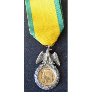 Médaille militaire de Napoléon III avec au centre une pièce de Napoléon III