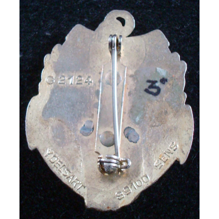 Insigne du 33° Groupement de Camp. Fabrication DELSART G. 2124 33° GC
