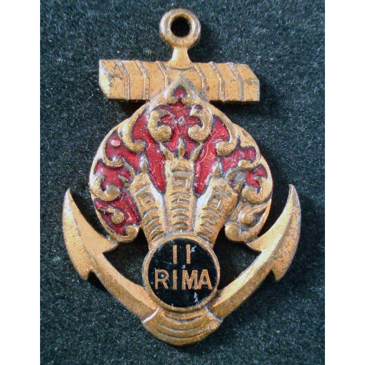Insigne du 11° Régiment d'Infanterie de Marine DRAGO PARIS en émail